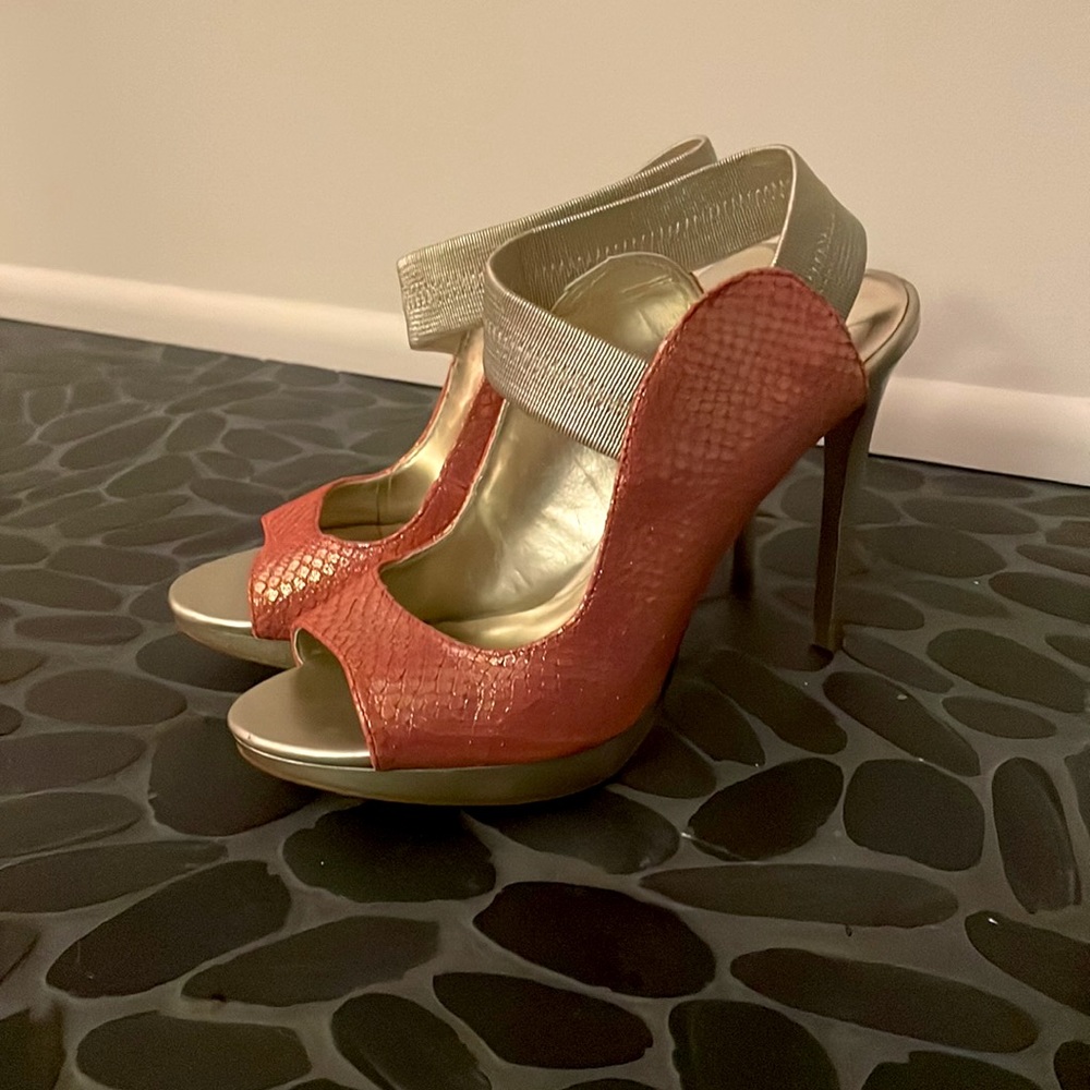 Carlos by Carlos Santana Pink Metallic Peep Toe Pumps